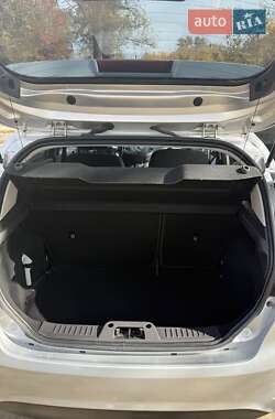 Хэтчбек Ford Fiesta 2012 в 