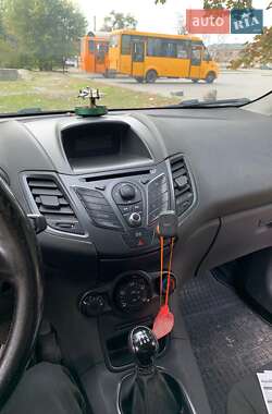 Хэтчбек Ford Fiesta 2013 в 