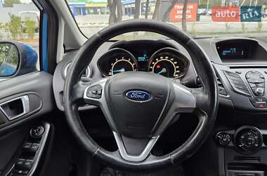Хэтчбек Ford Fiesta 2016 в 