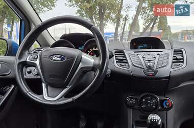 Хэтчбек Ford Fiesta 2016 в 