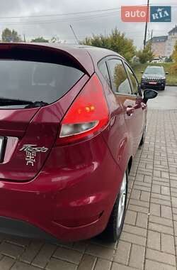 Хетчбек Ford Fiesta 2011 в 