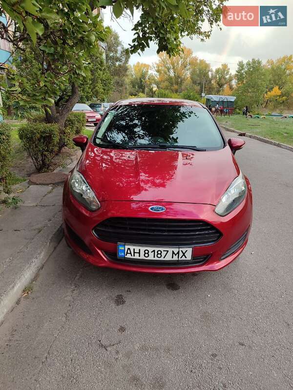 Седан Ford Fiesta 2016 в Кам'янському