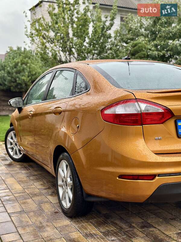 Седан Ford Fiesta 2015 в Виннице