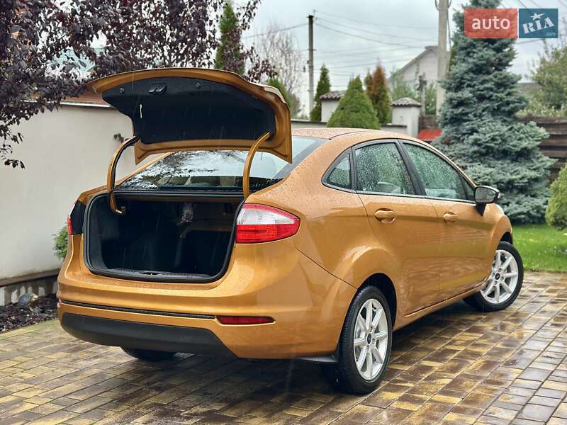 Седан Ford Fiesta 2015 в Виннице