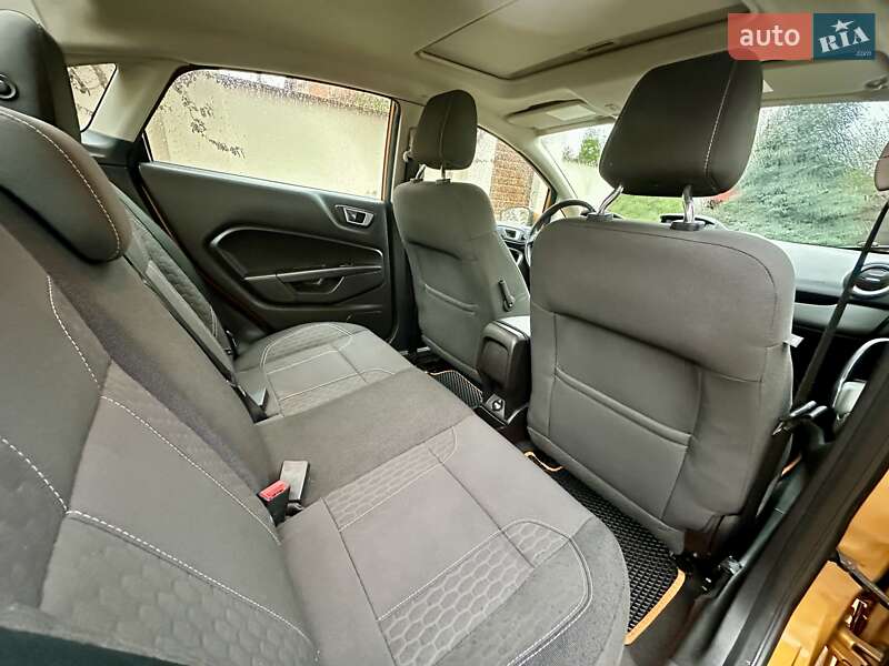 Седан Ford Fiesta 2015 в Виннице