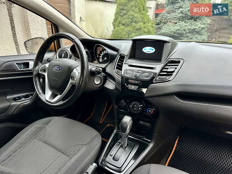 Седан Ford Fiesta 2015 в Виннице