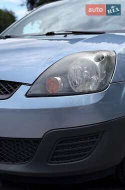 Хэтчбек Ford Fiesta 2007 в 