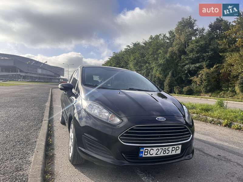 Хэтчбек Ford Fiesta 2015 в Львове
