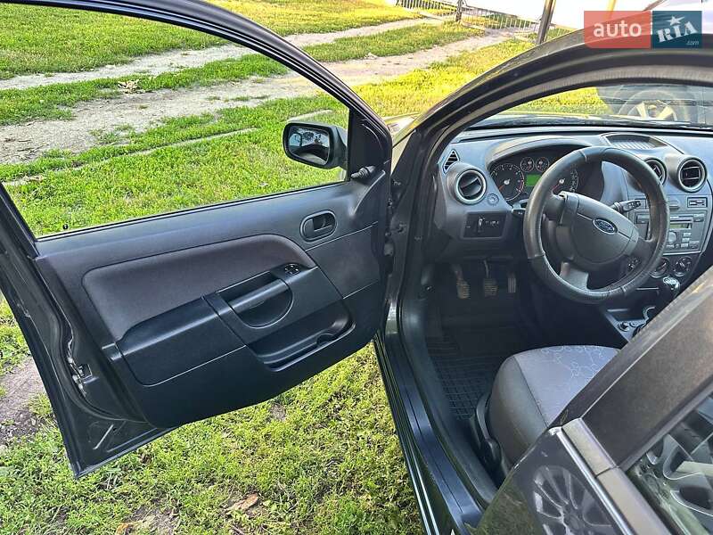 Хетчбек Ford Fiesta 2008 в Києві