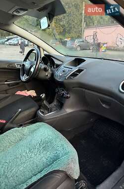 Хэтчбек Ford Fiesta 2013 в 