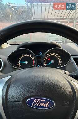 Хэтчбек Ford Fiesta 2013 в 