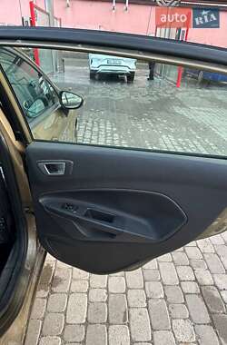 Хэтчбек Ford Fiesta 2013 в 