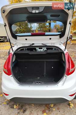 Хэтчбек Ford Fiesta 2012 в 