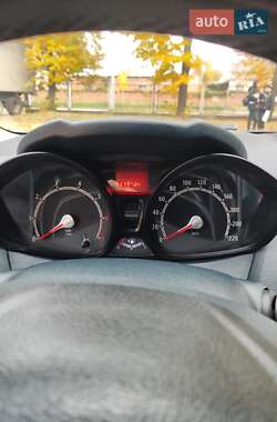 Хэтчбек Ford Fiesta 2012 в 