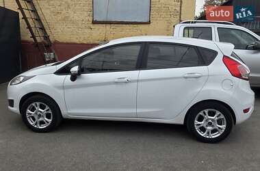 Хэтчбек Ford Fiesta 2016 в 