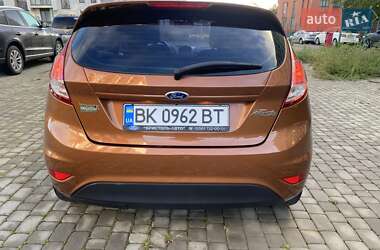 Хэтчбек Ford Fiesta 2015 в 