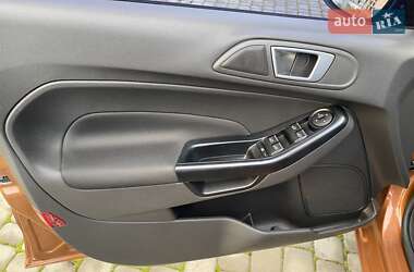 Хэтчбек Ford Fiesta 2015 в 