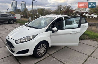 Хетчбек Ford Fiesta 2016 в Києві