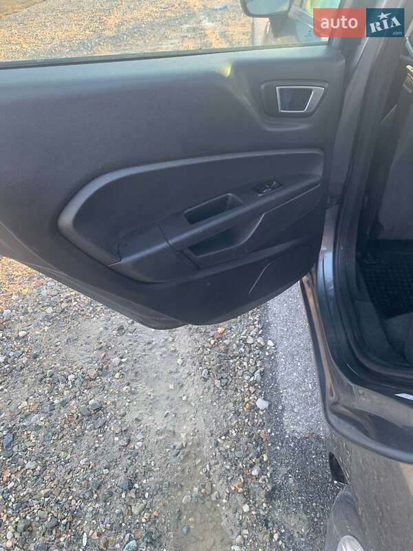 Седан Ford Fiesta 2013 в Олександрії