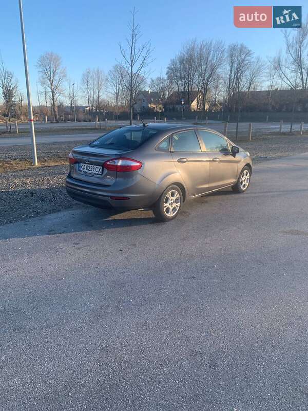 Седан Ford Fiesta 2013 в Олександрії