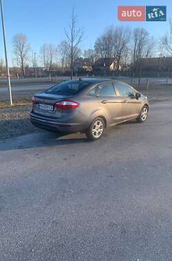 Седан Ford Fiesta 2013 в 