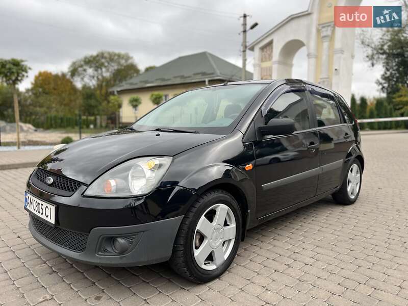 Хэтчбек Ford Fiesta 2008 в Остроге
