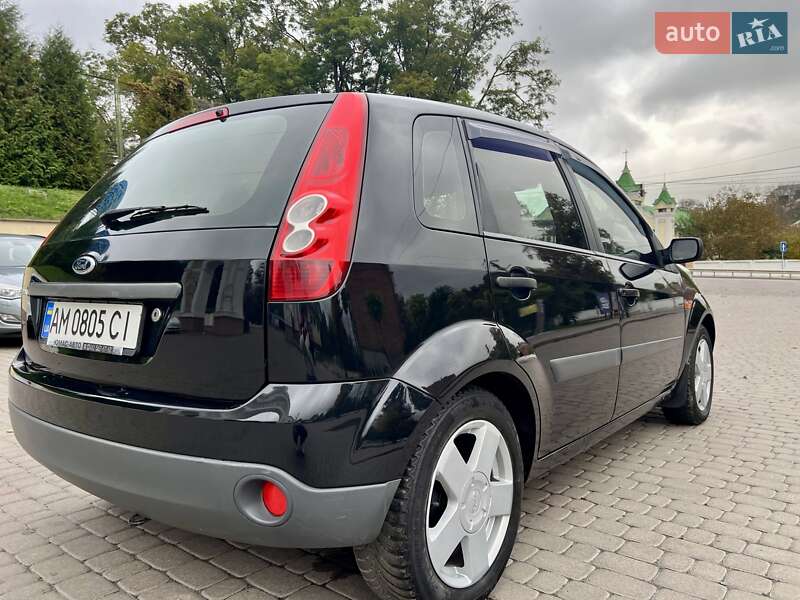 Хэтчбек Ford Fiesta 2008 в Остроге