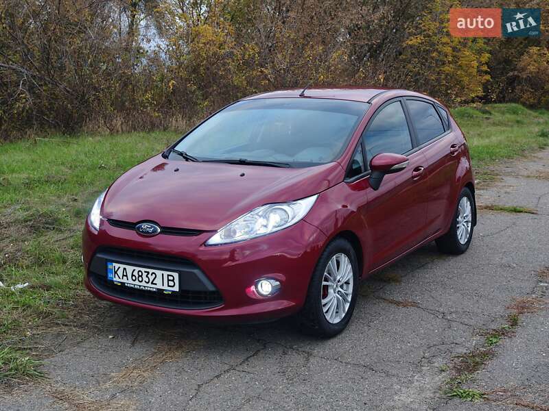 Хэтчбек Ford Fiesta 2011 в 