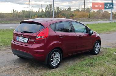Хэтчбек Ford Fiesta 2011 в 