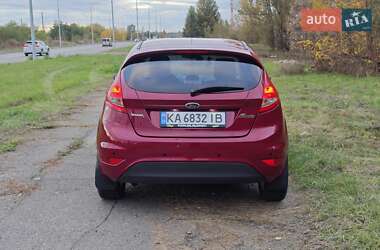 Хэтчбек Ford Fiesta 2011 в 