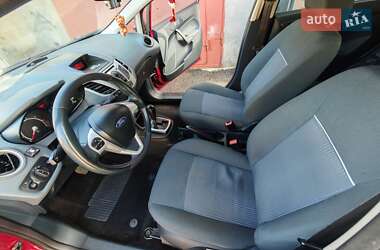 Хэтчбек Ford Fiesta 2011 в 