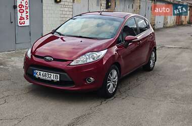 Хэтчбек Ford Fiesta 2011 в 