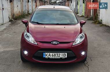 Хэтчбек Ford Fiesta 2011 в 