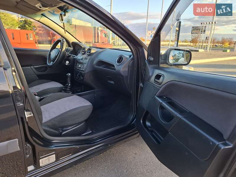 Хэтчбек Ford Fiesta 2007 в Одессе