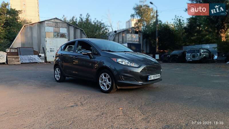 Хэтчбек Ford Fiesta 2016 в Киеве