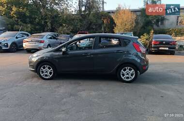 Хэтчбек Ford Fiesta 2016 в 