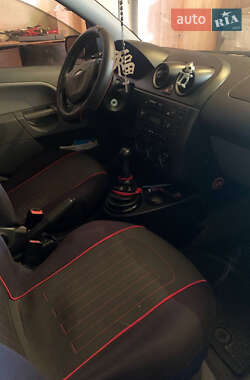 Хэтчбек Ford Fiesta 2002 в  фото 4 Хэтчбек Ford Fiesta 2002 в