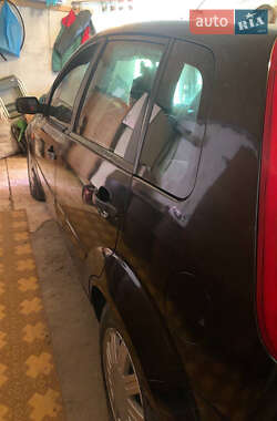Хэтчбек Ford Fiesta 2002 в  фото 22 Хэтчбек Ford Fiesta 2002 в