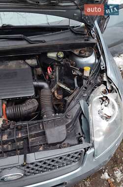 Хетчбек Ford Fiesta 2006 в  фото 13 Хетчбек Ford Fiesta 2006 в
