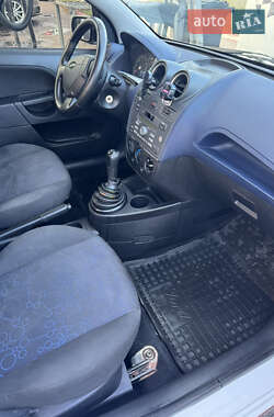 Хэтчбек Ford Fiesta 2007 в 