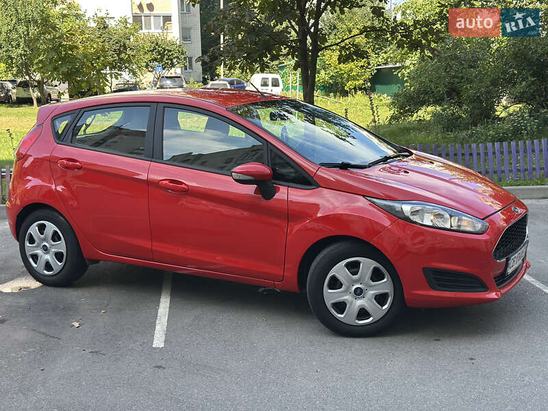 Хэтчбек Ford Fiesta 2016 в Чернигове