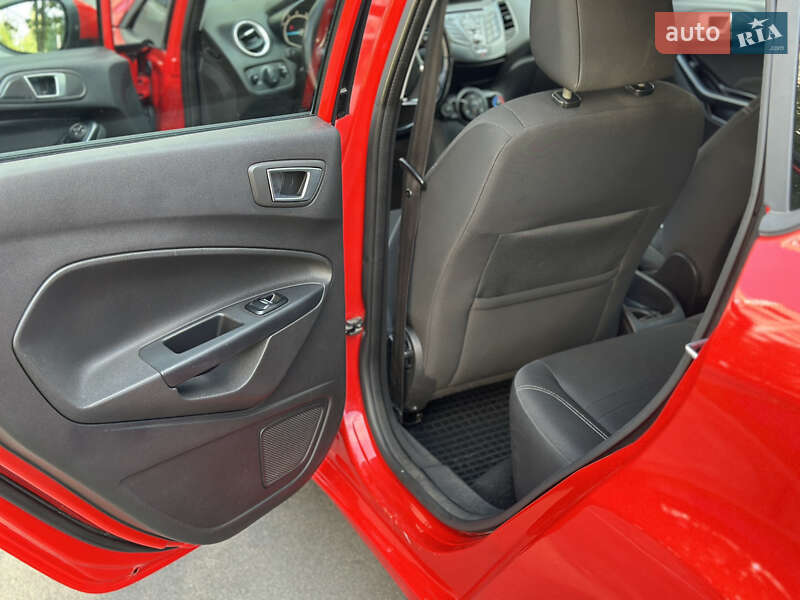 Хэтчбек Ford Fiesta 2016 в Чернигове