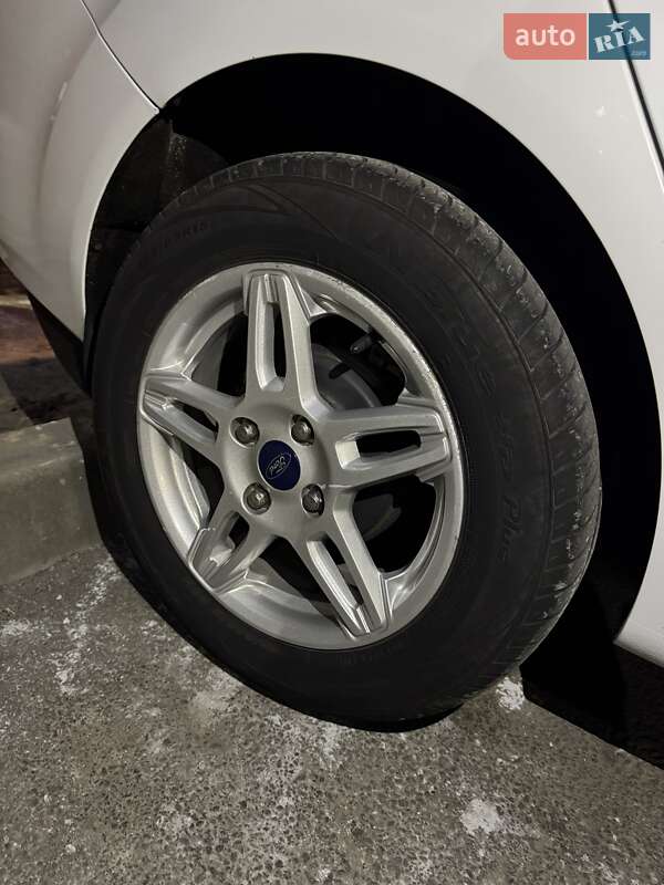 Седан Ford Fiesta 2018 в Днепре