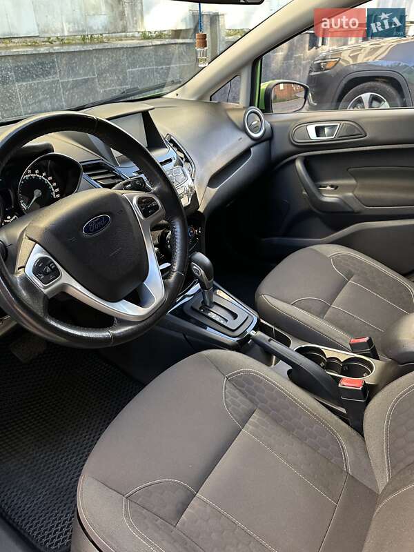 Хетчбек Ford Fiesta 2014 в Сумах
