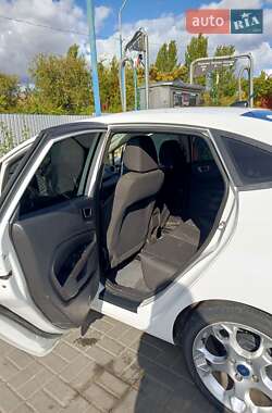 Седан Ford Fiesta 2014 в  фото 6 Седан Ford Fiesta 2014 в