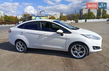 Седан Ford Fiesta 2014 в  фото 11 Седан Ford Fiesta 2014 в