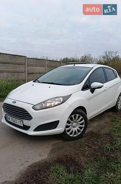 Хэтчбек Ford Fiesta 2015 в 