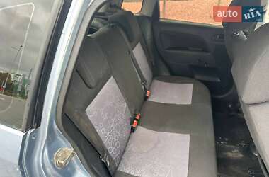 Хэтчбек Ford Fiesta 2005 в 