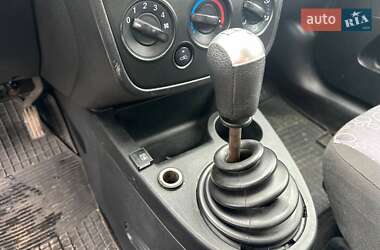 Хэтчбек Ford Fiesta 2005 в 