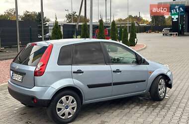 Хэтчбек Ford Fiesta 2005 в 
